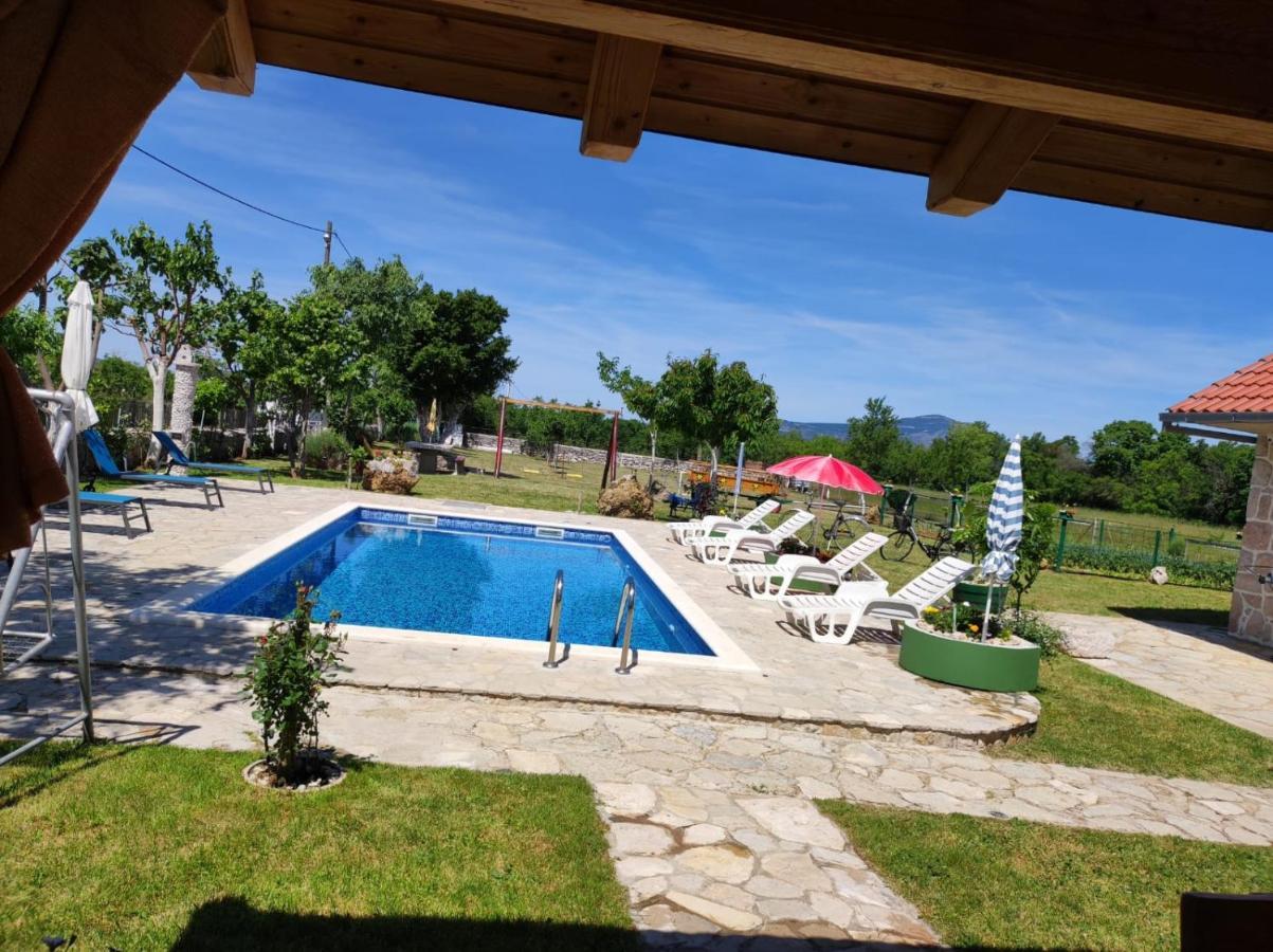 Nikini Dvori Villa Gradac  Exterior photo