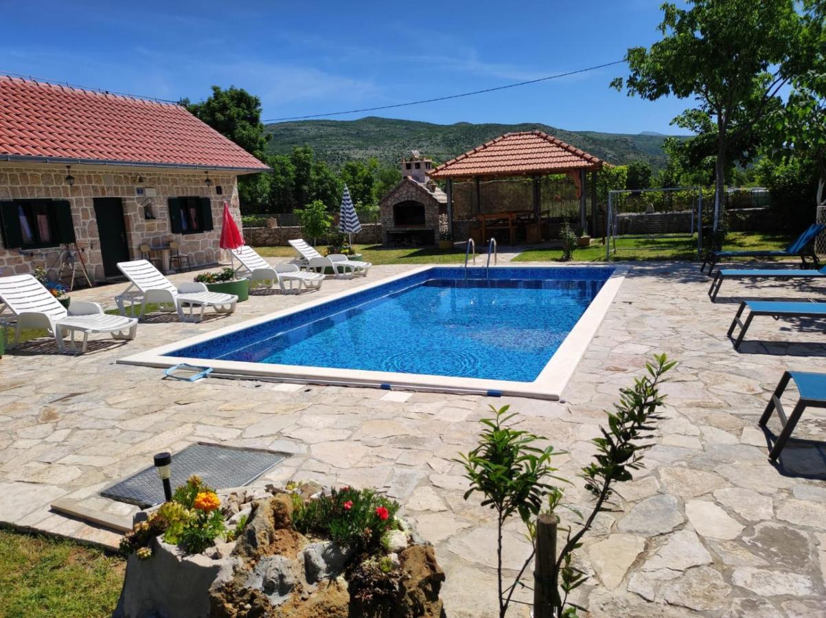 Nikini Dvori Villa Gradac  Exterior photo