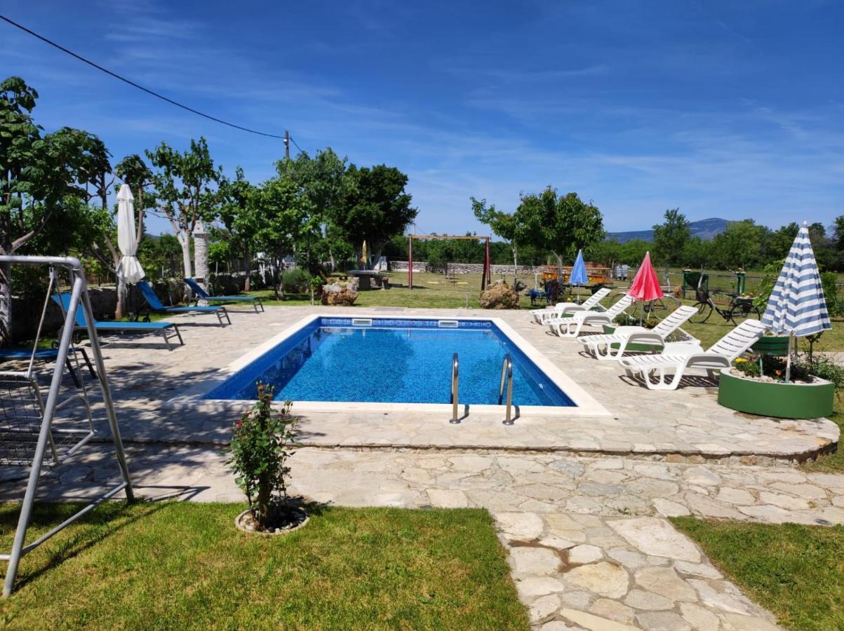 Nikini Dvori Villa Gradac  Exterior photo